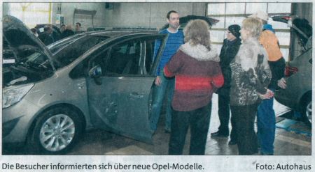 Die Besucher informierten sich über neue Opel-Modelle