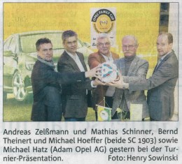 Andreas Zelßmann und Mathias Schinner, Bernd Theinert und Michael Hoeffer (beide SC 1903) sowie Michael Hatz (Adam Opel AG) gestern bei der Turnier-Präsentation